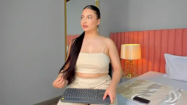 NathRossi online show from February 16, 2025, 11:17 pm