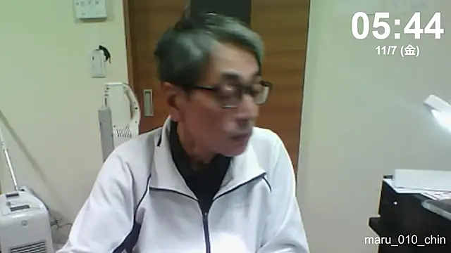 mama010-chan online show from November 6, 2025, 8:46 pm