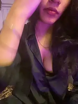 Divyaa69 online show from November 18, 2025, 5:16 pm