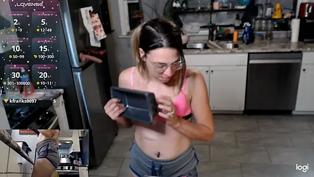 KSwonderland6 online show from November 9, 2025, 5:55 am