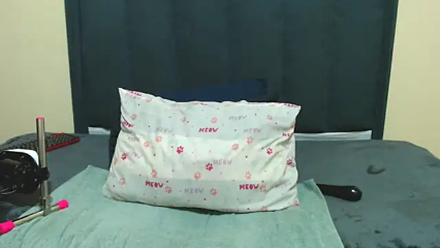 kittykhloe22 online show from July 29, 2026, 4:55 am