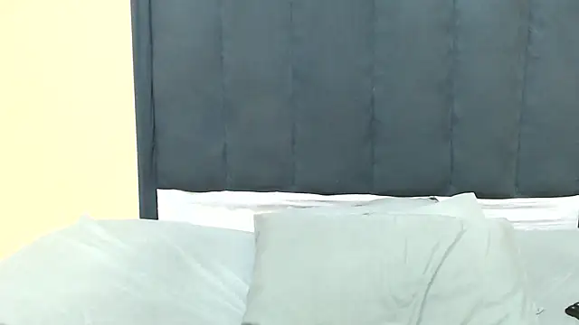 kittykhloe22 online show from September 13, 2025, 5:46 pm