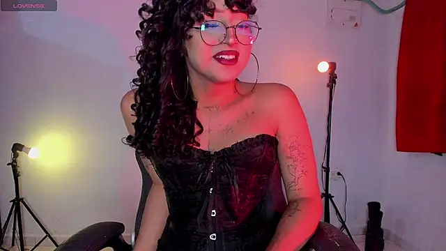 Snapshot of Heka_Prudence chatting on June 10, 2026, 4:35 am Heka Prudence online show from June 10, 2026, 4:35 am