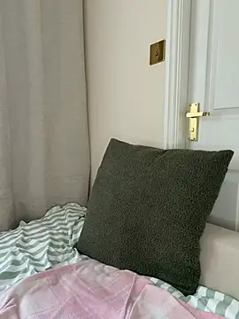 Sophiesinxx online show from July 27, 2026, 8:43 am