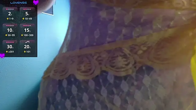 QueenYsuRey online show from November 7, 2025, 9:41 pm