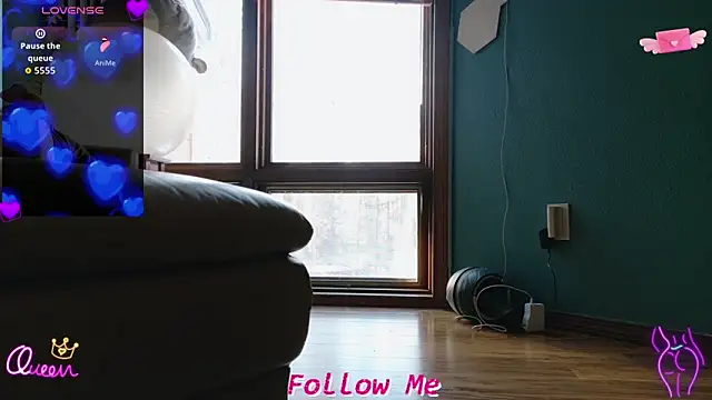 QueenYsuRey online show from March 3, 2026, 7:10 pm