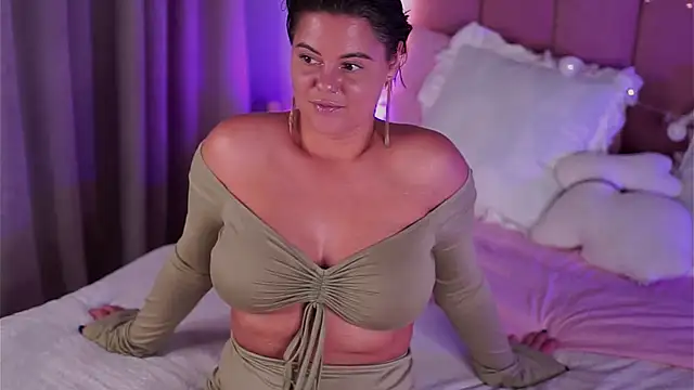 Snapshot of Lady_AliBi chatting on July 11, 2026, 12:49 pm Lady AliBi online show from July 11, 2026, 12:49 pm