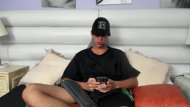 Tyler Rodriguez online show from March 4, 2025, 6:50 pm