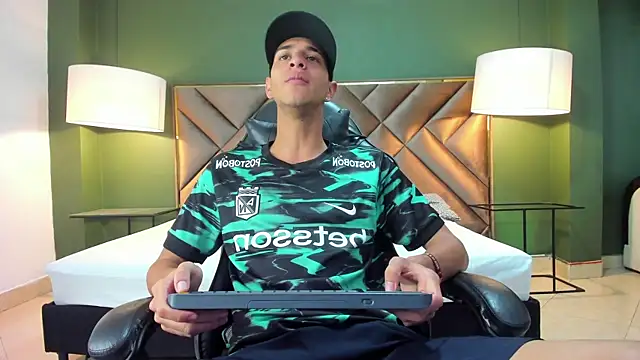 Tyler Rodriguez online show from October 29, 2025, 3:38 am