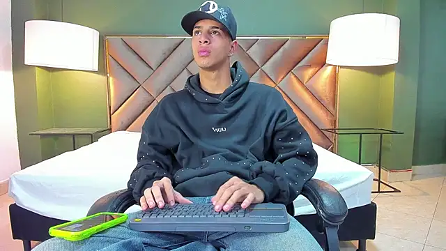 Tyler Rodriguez online show from October 23, 2025, 9:57 pm