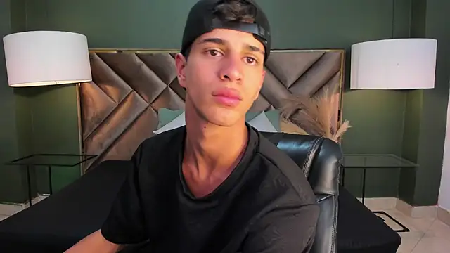 Tyler Rodriguez online show from March 5, 2025, 3:40 am