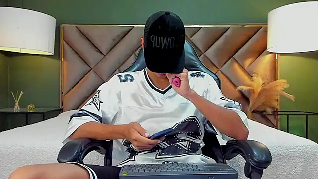 Tyler Rodriguez online show from October 8, 2025, 9:59 pm