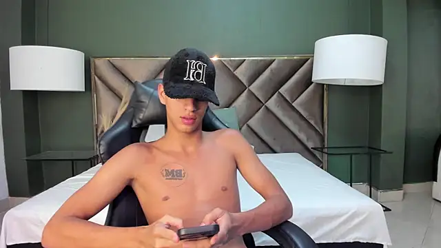 Tyler Rodriguez online show from March 7, 2025, 4:02 am