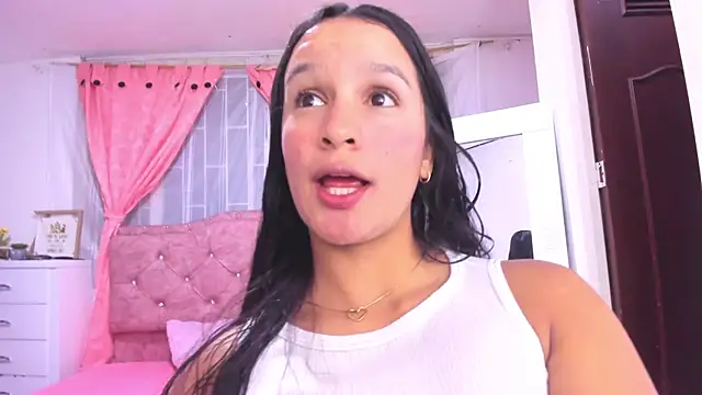 briandah  online show from November 7, 2025, 11:04 am