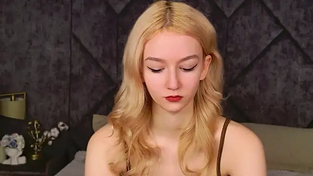 Snapshot of NaomiLoys chatting on March 6, 2026, 3:51 pm NaomiLoys online show from March 6, 2026, 3:51 pm