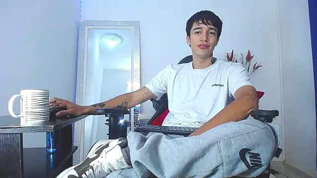 Zacktk7 online show from February 4, 2025, 10:45 pm