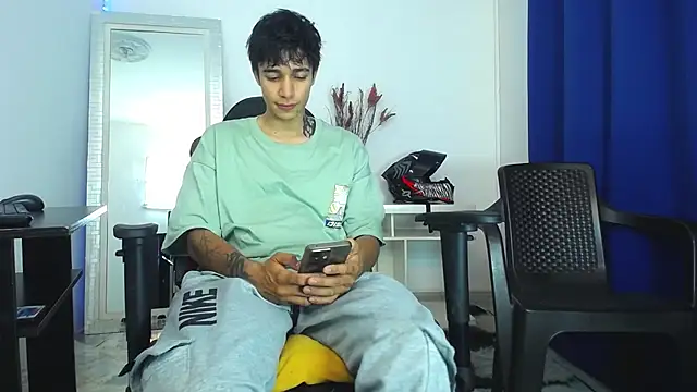 Zacktk7 online show from February 3, 2025, 7:42 pm