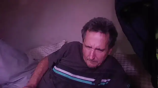 Snapshot of George48 chatting on December 3, 2025, 4:35 am George48 online show from December 3, 2025, 4:35 am