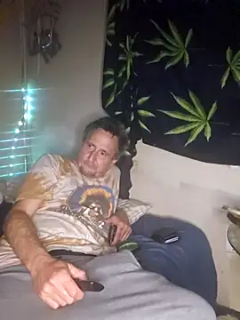 Snapshot of George48 chatting on December 16, 2025, 5:44 am George48 online show from December 16, 2025, 5:44 am