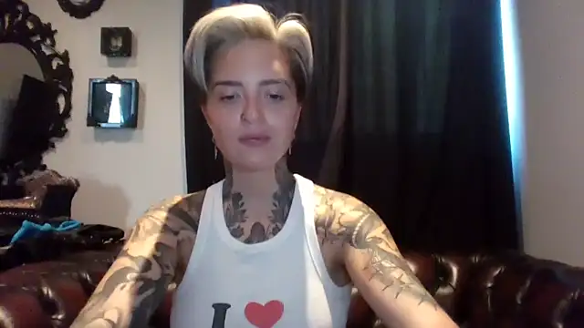 Snapshot of Alexandersonxo chatting on November 17, 2025, 12:53 pm Alexandersonxo online show from November 17, 2025, 12:53 pm