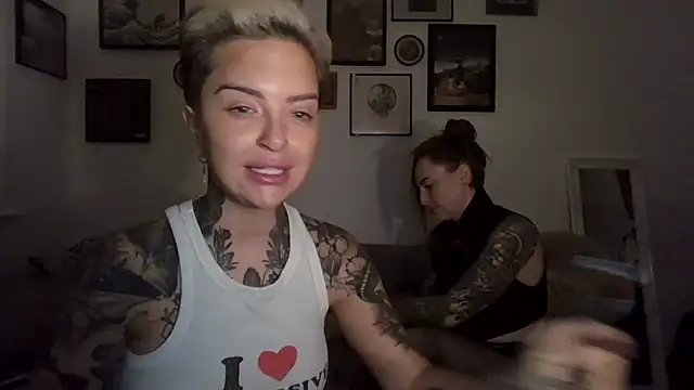 Snapshot of Alexandersonxo chatting on December 15, 2025, 8:09 am Alexandersonxo online show from December 15, 2025, 8:09 am