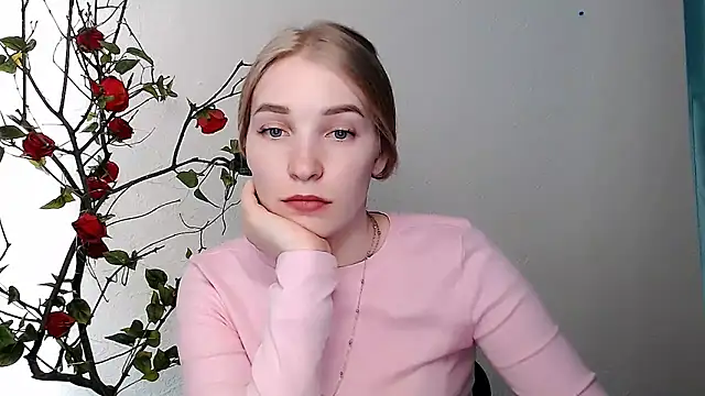Snapshot of Queen_ofLove chatting on March 27, 2026, 1:56 pm Queen ofLove online show from March 27, 2026, 1:56 pm