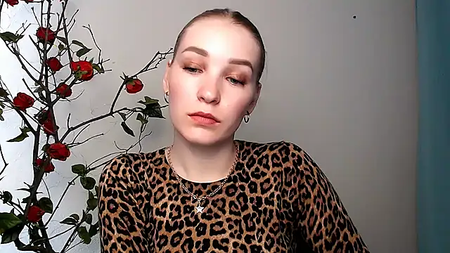Snapshot of Queen_ofLove chatting on March 26, 2026, 1:31 pm Queen ofLove online show from March 26, 2026, 1:31 pm