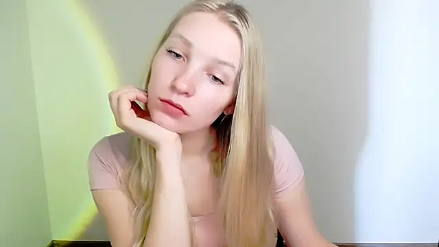 Snapshot of Queen_ofLove chatting on April 16, 2026, 8:04 am Queen ofLove online show from April 16, 2026, 8:04 am