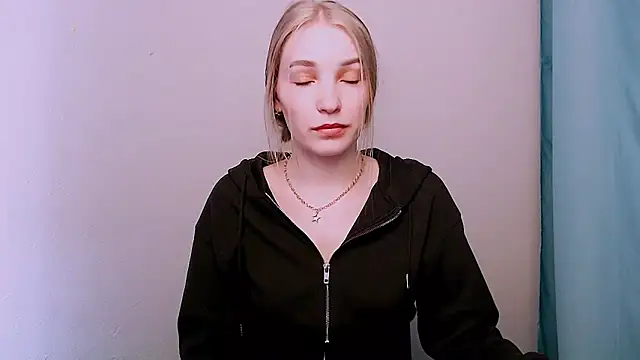 Snapshot of Queen_ofLove chatting on March 5, 2026, 1:30 pm Queen ofLove online show from March 5, 2026, 1:30 pm
