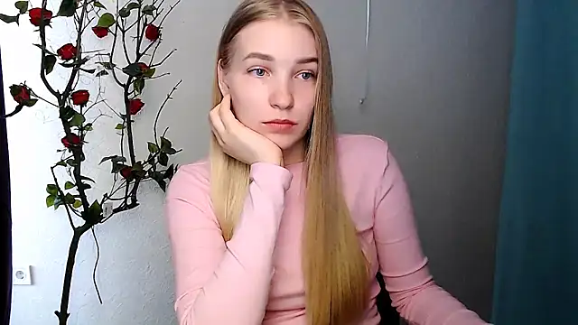 Snapshot of Queen_ofLove chatting on April 2, 2026, 7:48 am Queen ofLove online show from April 2, 2026, 7:48 am