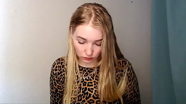 Snapshot of Queen_ofLove chatting on March 21, 2026, 11:03 am Queen ofLove online show from March 21, 2026, 11:03 am
