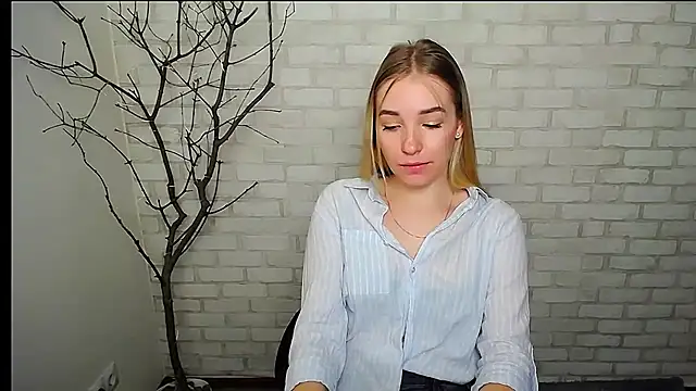 Queen ofLove online show from February 26, 2025, 1:00 pm