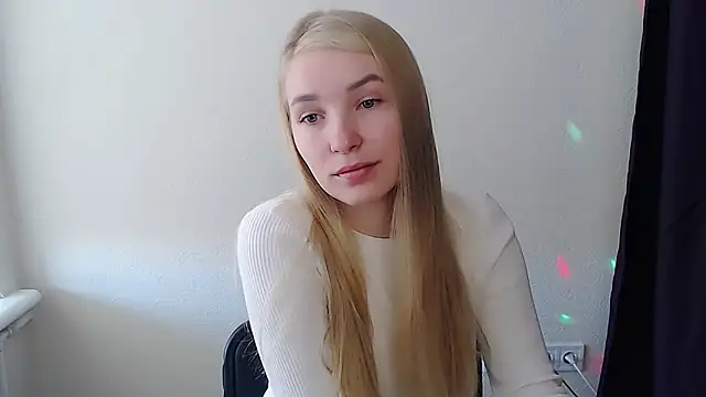 Snapshot of Queen_ofLove chatting on April 15, 2026, 7:58 am Queen ofLove online show from April 15, 2026, 7:58 am