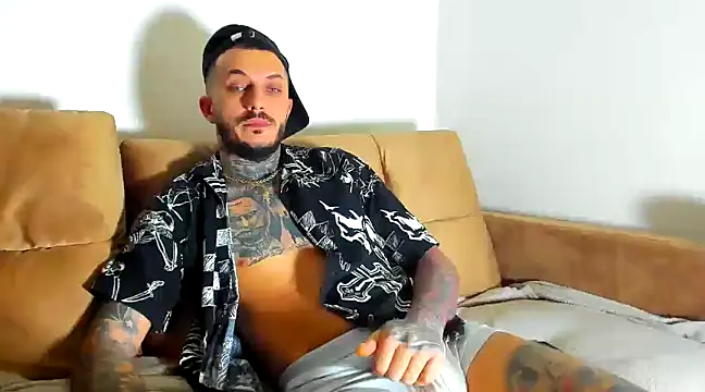 MentoXXL online show from December 18, 2024, 8:14 pm