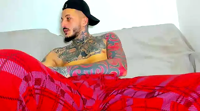 MentoXXL online show from December 21, 2024, 6:11 pm