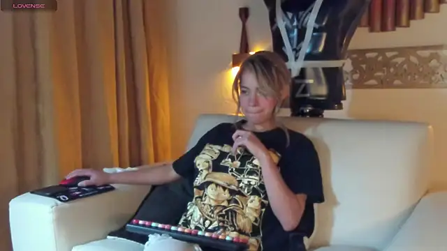 Snapshot of cami_latinsex chatting on January 3, 2025, 9:15 am cami latinsex online show from January 3, 2025, 9:15 am