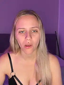 lunawolf21 online show from October 21, 2025, 6:46 am