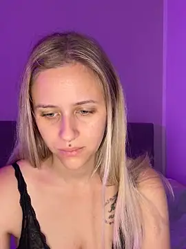 lunawolf21 online show from October 17, 2025, 6:28 am