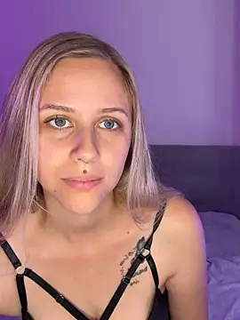 lunawolf21 online show from September 18, 2025, 6:27 am