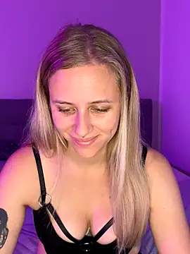 lunawolf21 online show from October 16, 2025, 6:32 am