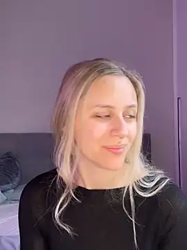 lunawolf21 online show from March 12, 2025, 7:35 am