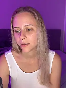 lunawolf21 online show from October 13, 2025, 7:04 pm