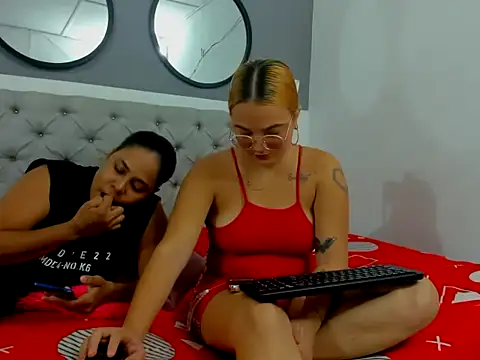 Lunaynick online show from October 25, 2025, 9:59 pm