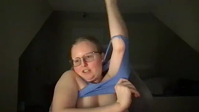 lexie lilacs online show from January 31, 2025, 3:41 am