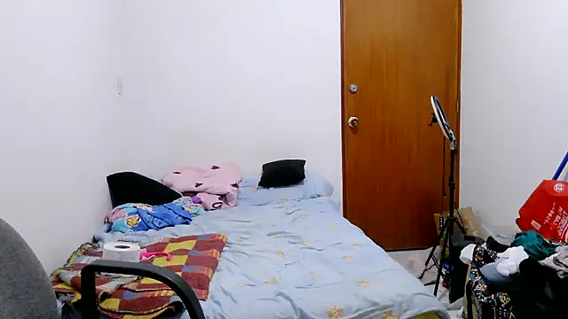 Snapshot of luxandracon23 chatting on February 18, 2026, 4:21 am luxandracon23 online show from February 18, 2026, 4:21 am