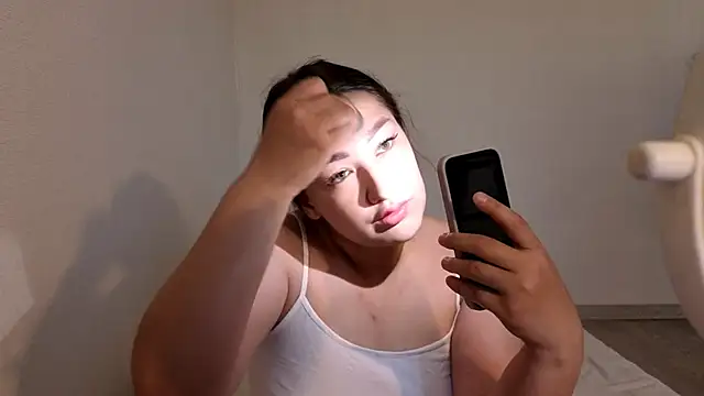 Snapshot of Aria_Blisss chatting on June 14, 2026, 1:24 am Aria Blisss online show from June 14, 2026, 1:24 am