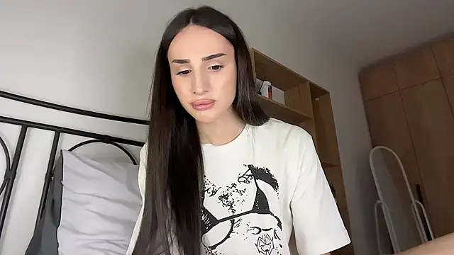 Kim Oberlin  online show from May 19, 2026, 11:06 am