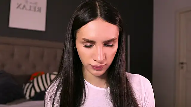 Kim Oberlin  online show from October 26, 2025, 11:43 am