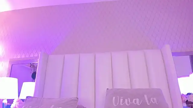SophiaSmiiths  online show from May 7, 2026, 10:24 pm