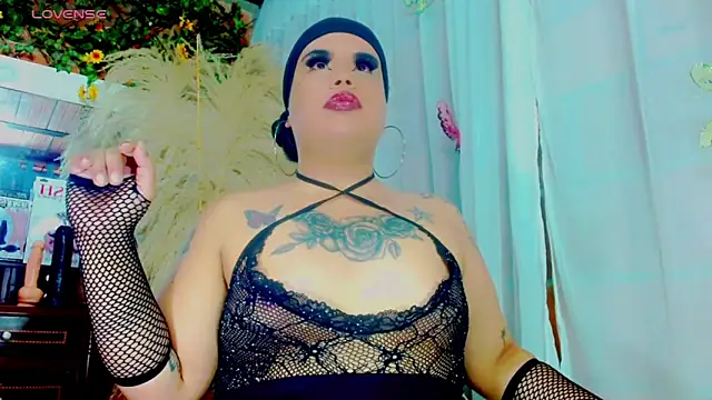 nauthyvalentina online show from March 28, 2026, 8:32 pm